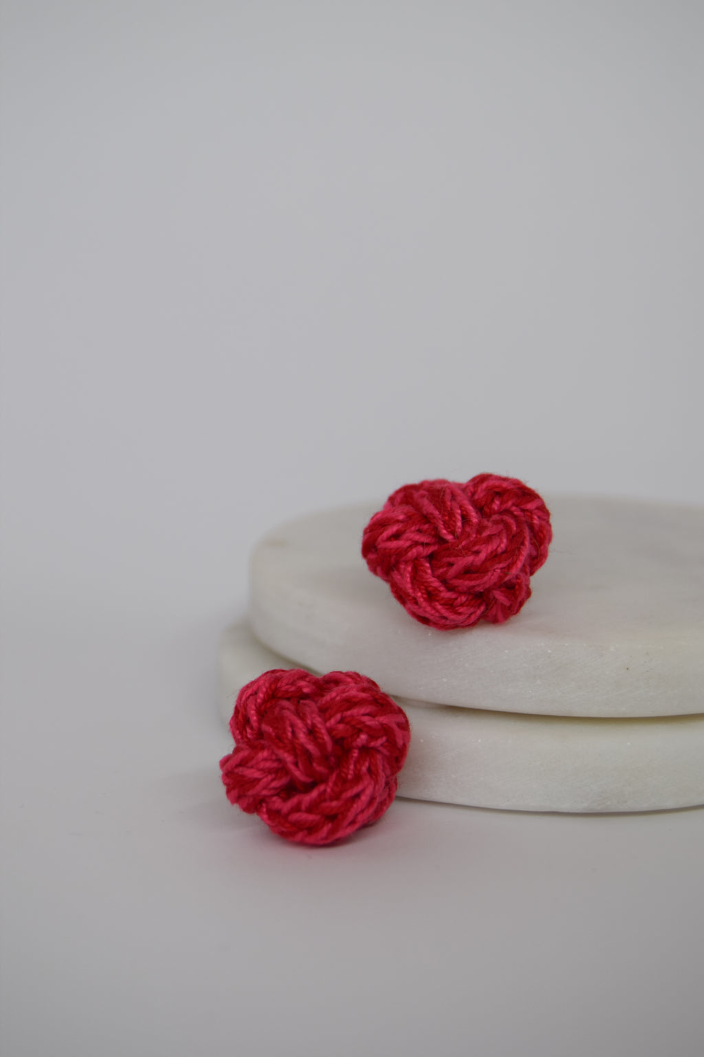 brincos loop morango