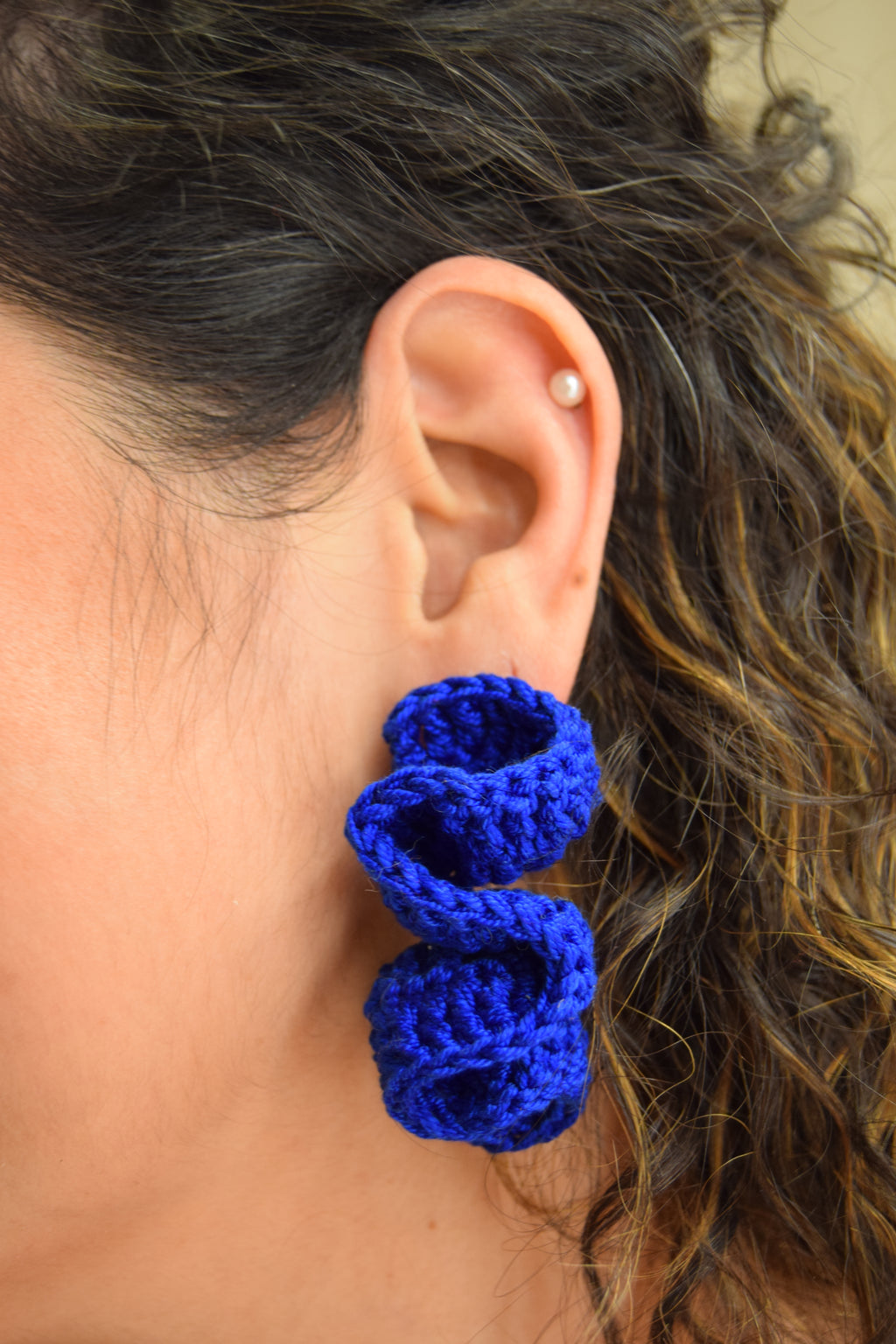 brincos poppy mirtilo