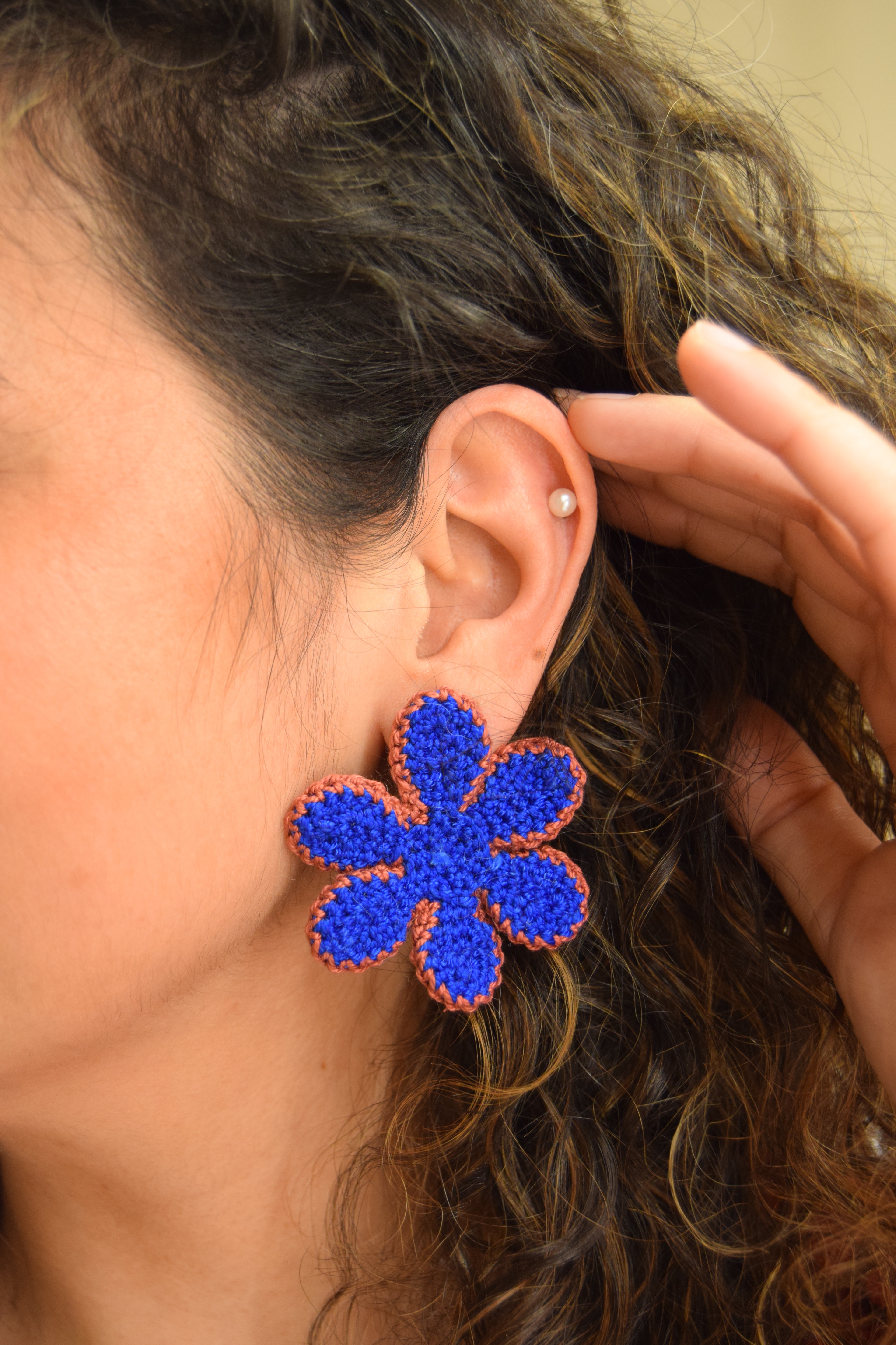 brincos bloom mirtilo