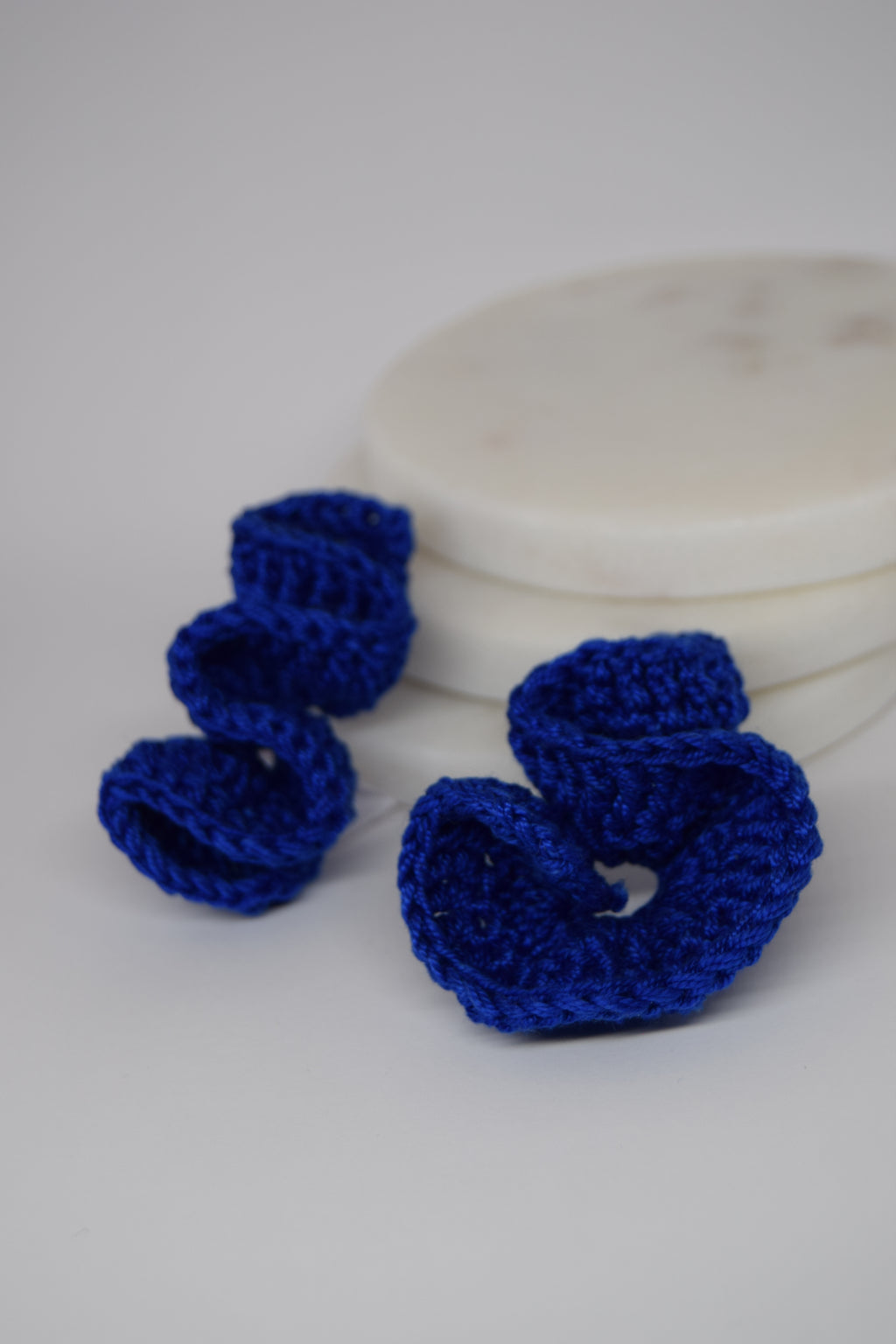 brincos poppy mirtilo