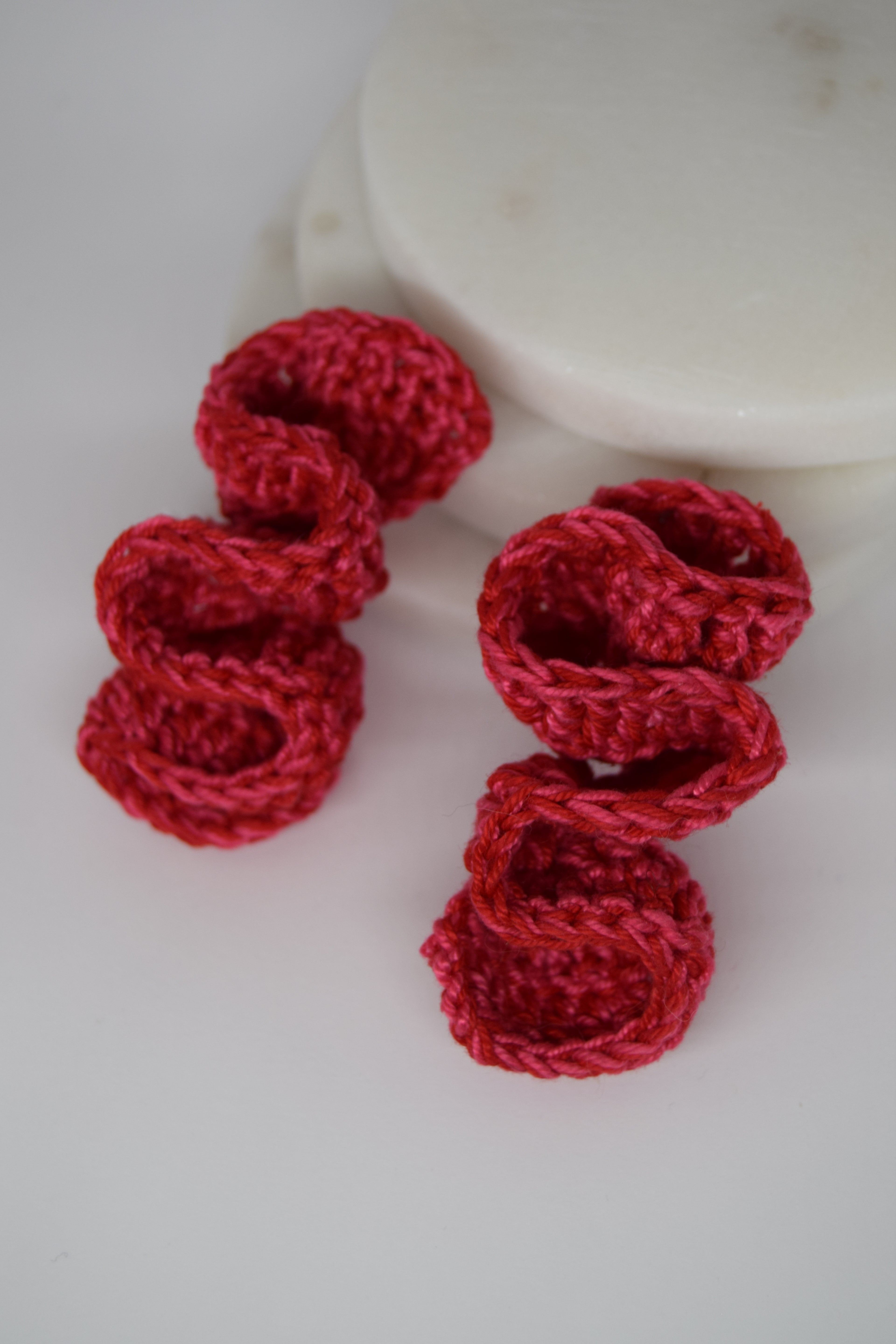 brincos poppy morango